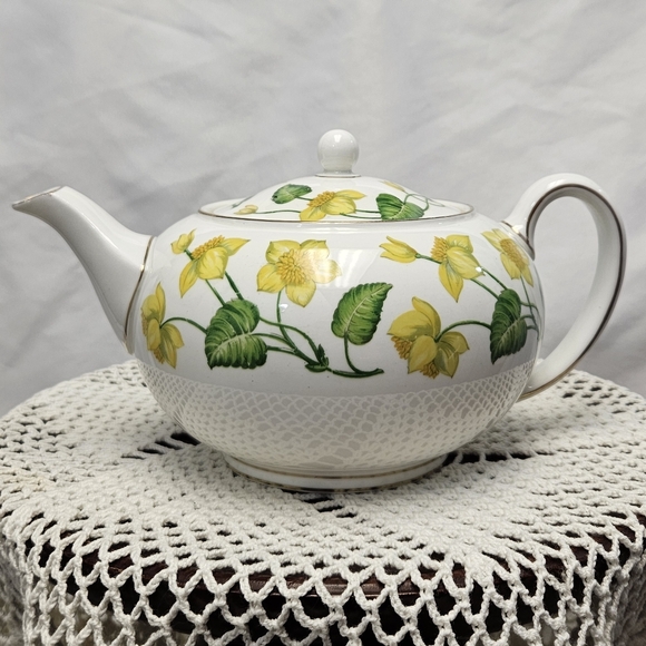 3 pc Wedgwood "King cup" pattern Teapot with Cream and Sugar. - Picture 3 of 15